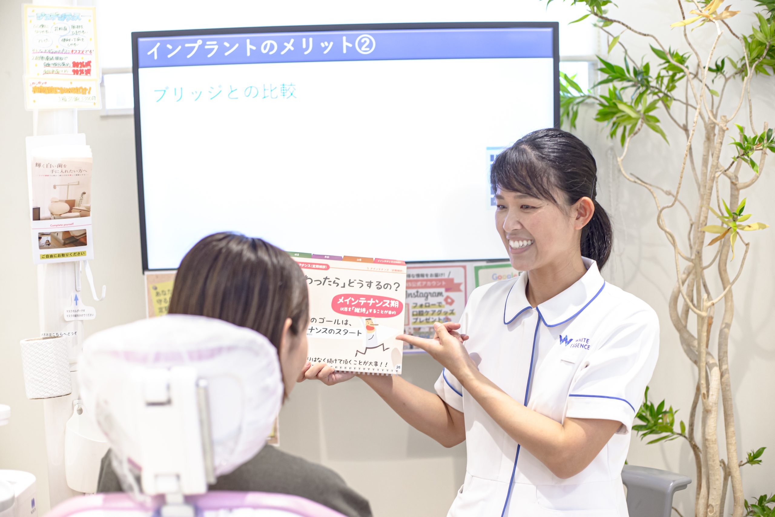 カウンセリングで費用説明を受ける患者さん